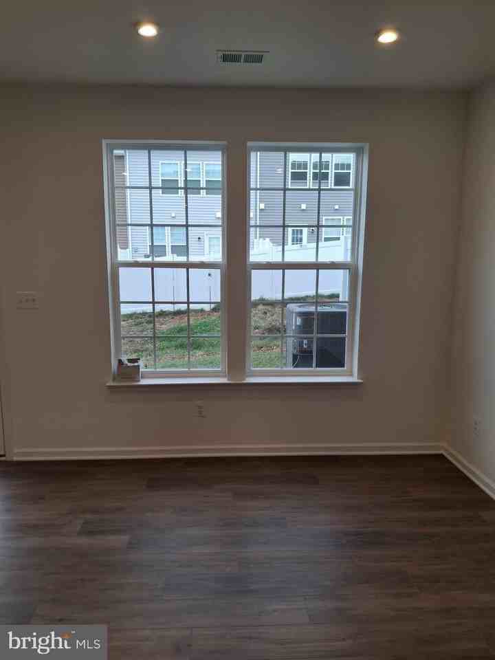 Slick Ter - Photo 6 of 22