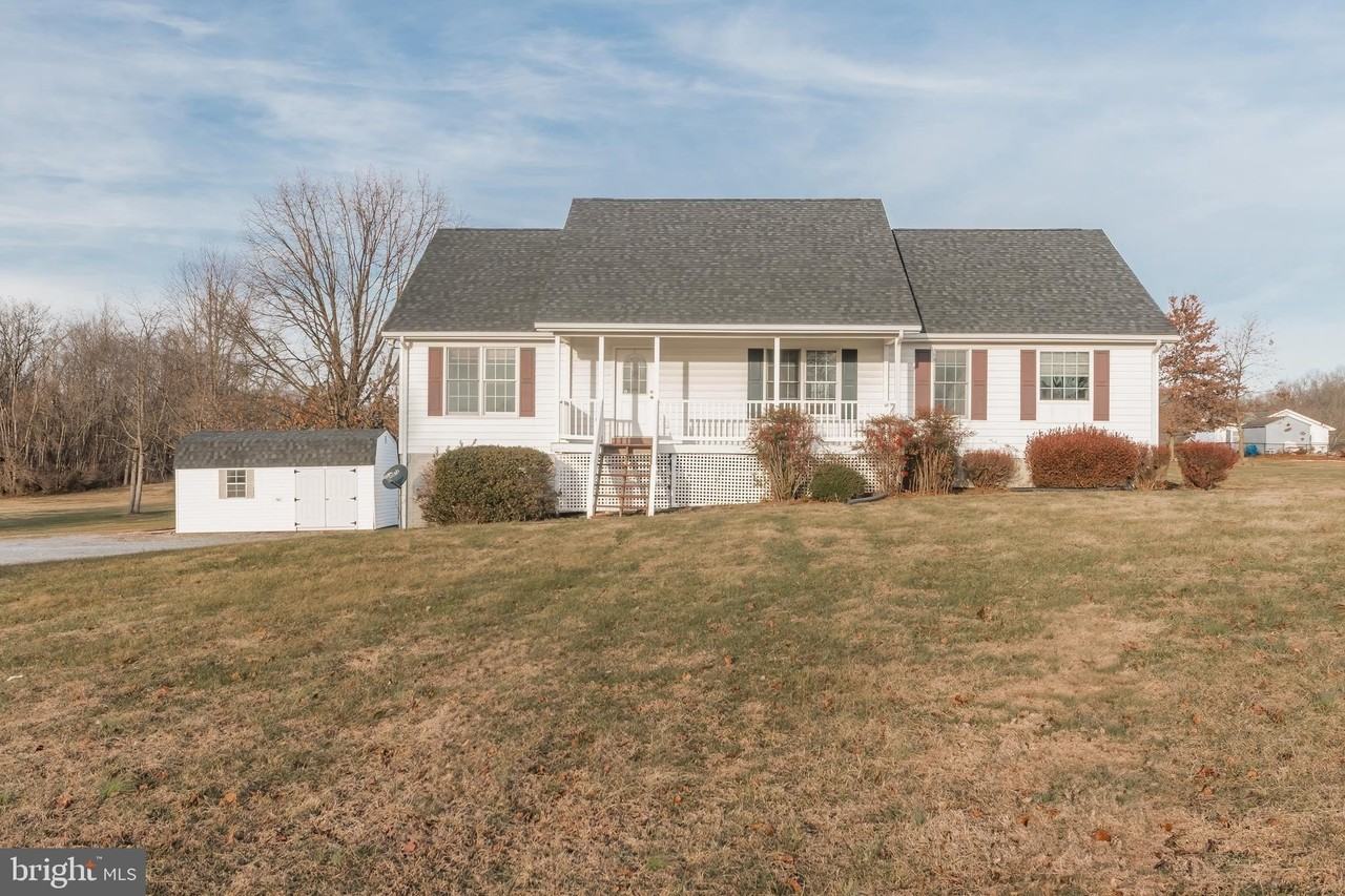 68 Grace Ave - Photo 4 of 50