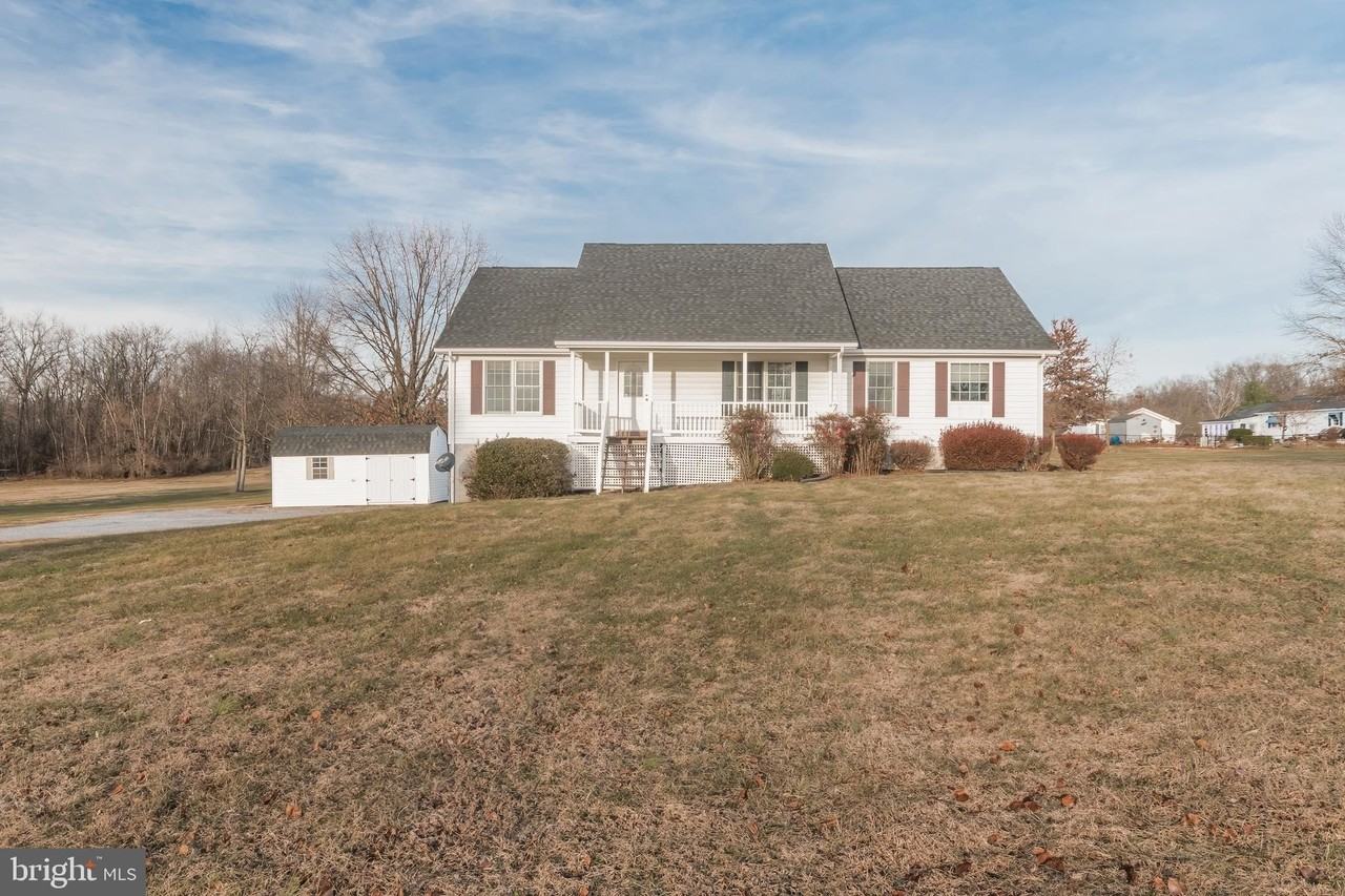 68 Grace Ave - Photo 5 of 50