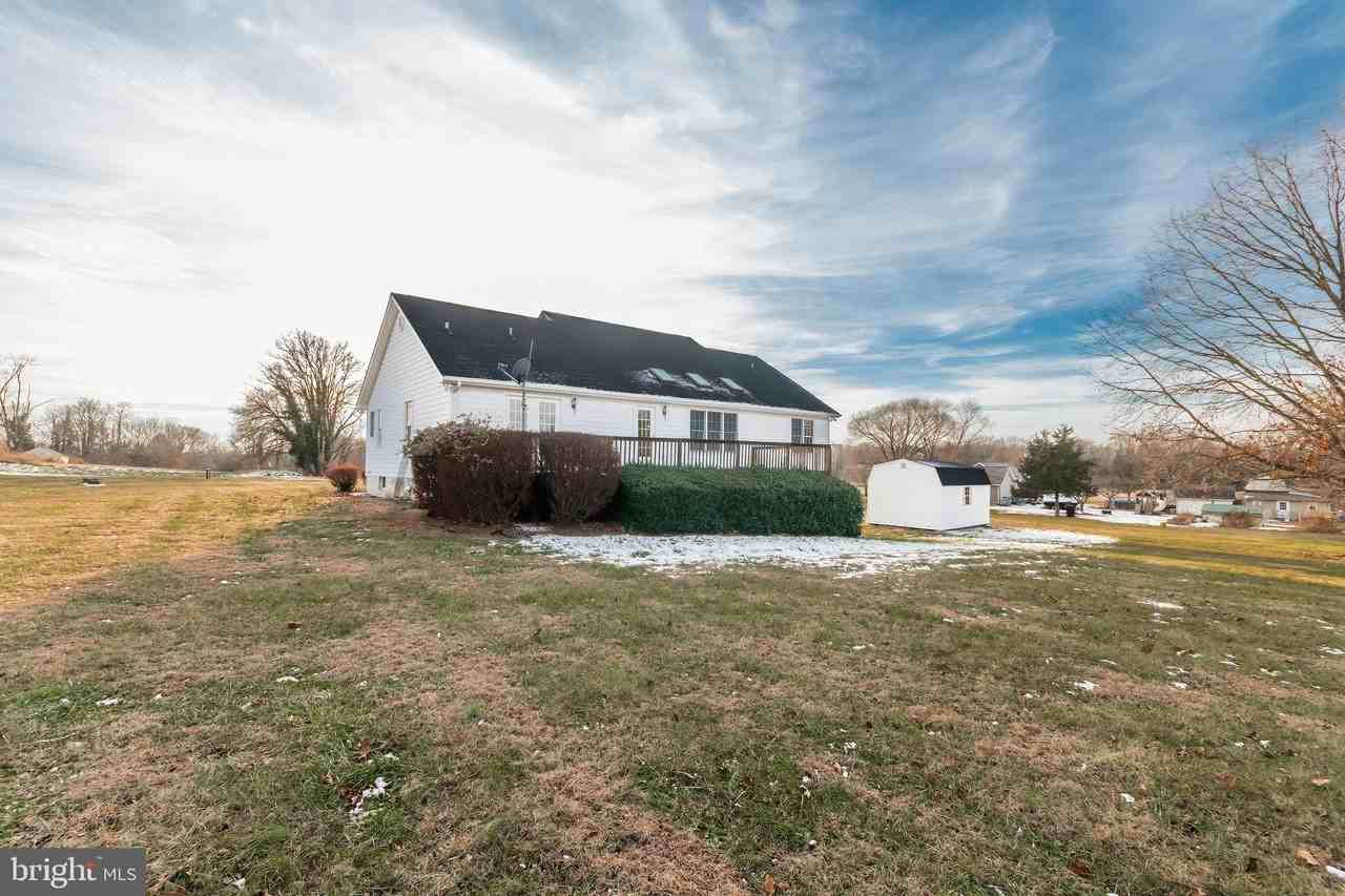 68 Grace Ave - Photo 7 of 50