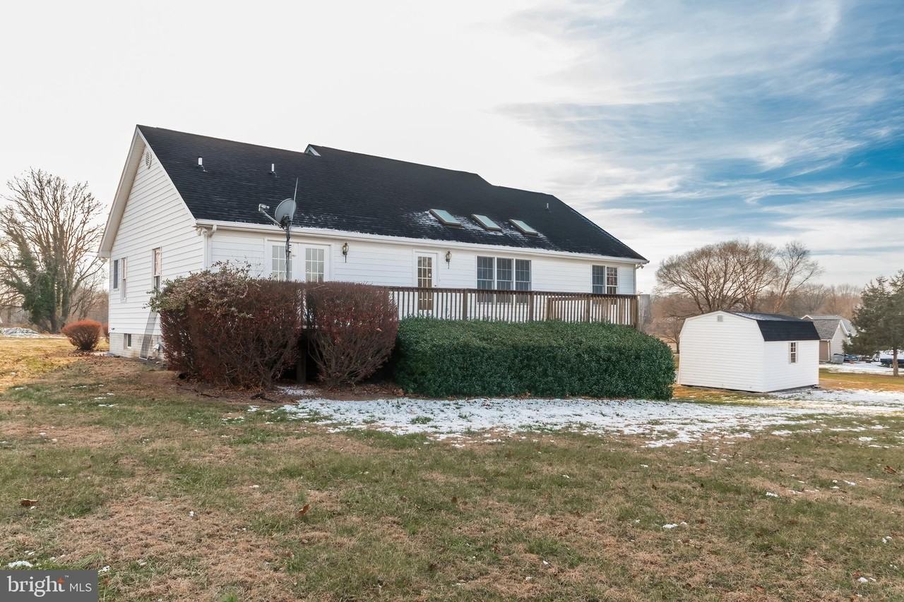 68 Grace Ave - Photo 7 of 50