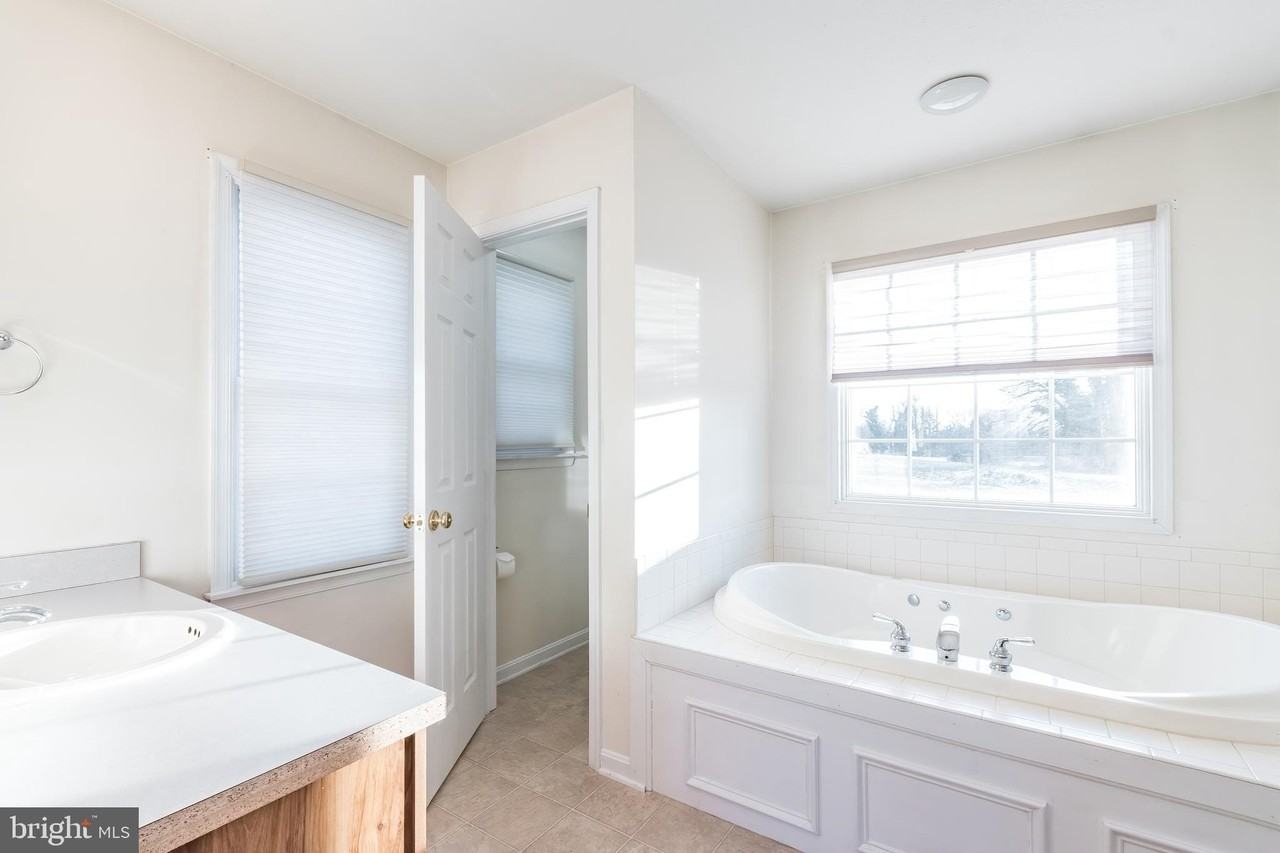 68 Grace Ave - Photo 2 of 50