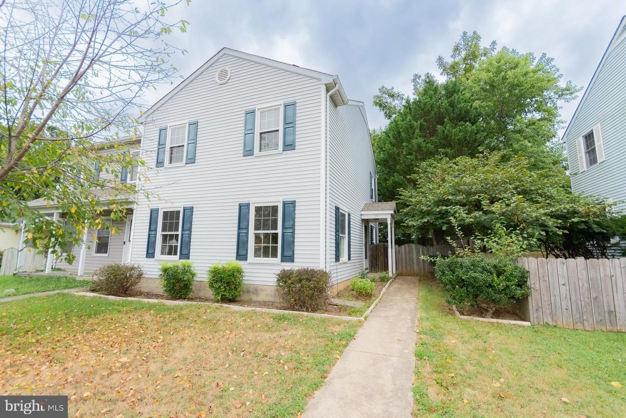 28 Newington Ct N - Photo 2 of 48