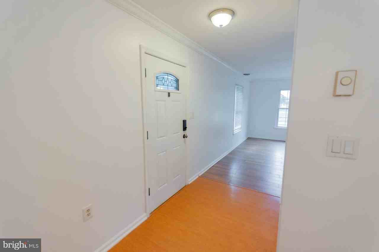 28 Newington Ct N - Photo 3 of 48