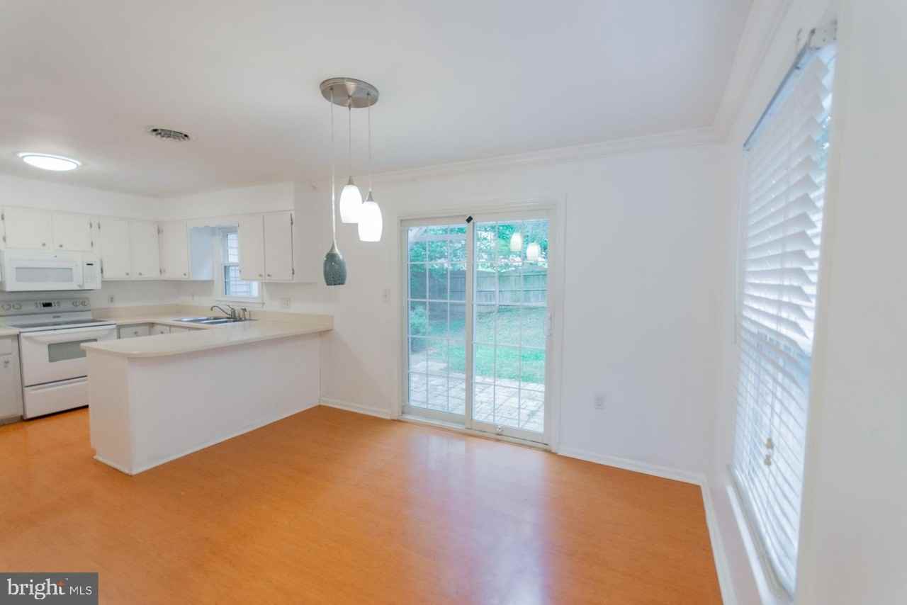 28 Newington Ct N - Photo 5 of 48