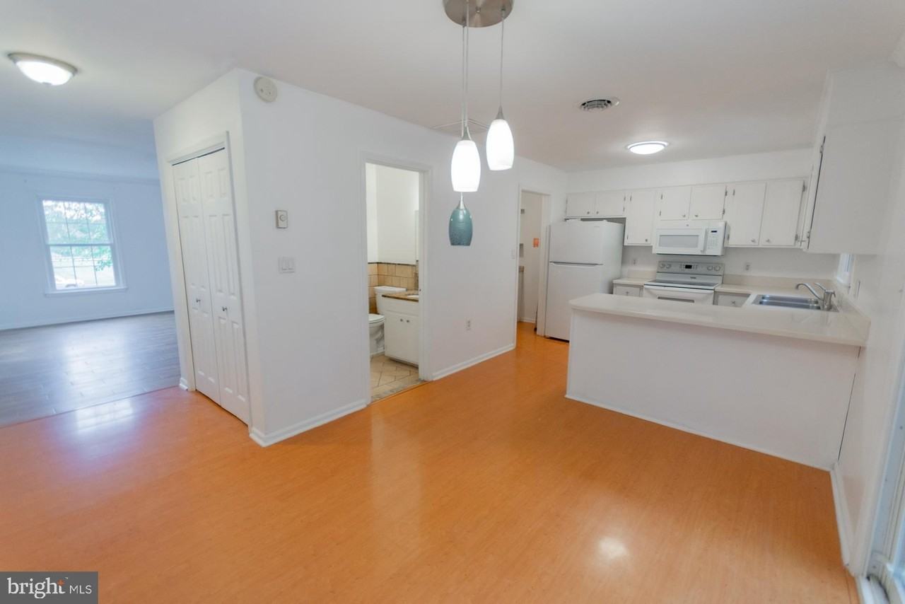 28 Newington Ct N - Photo 6 of 48