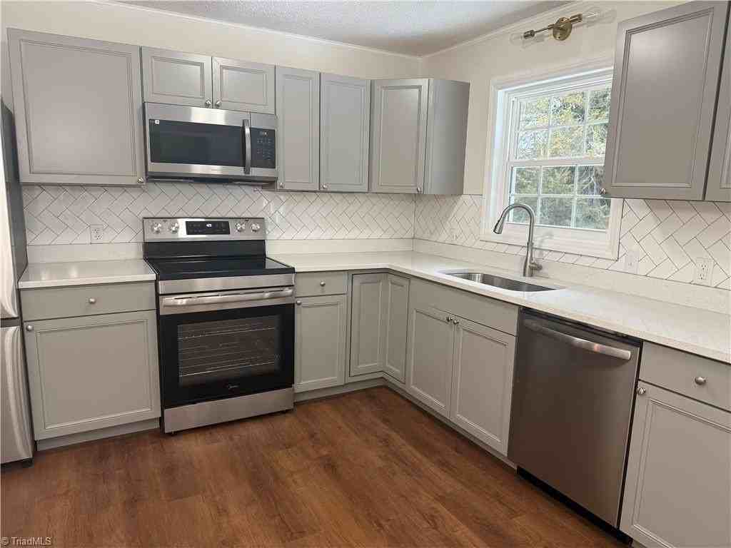 4501 Thomasville Rd - Photo 7 of 23