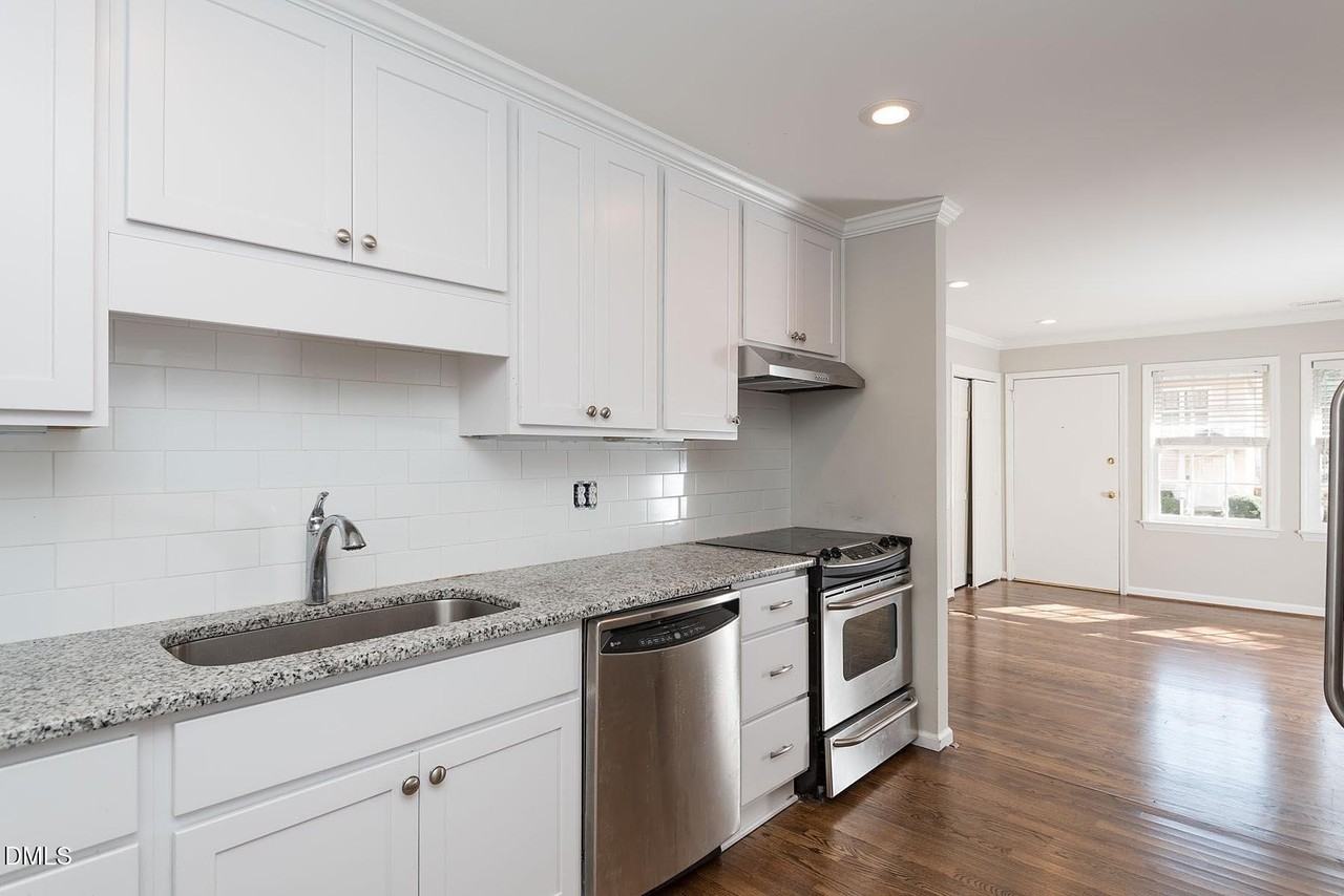 100 W Roanoke Park Dr - Photo 5 of 40