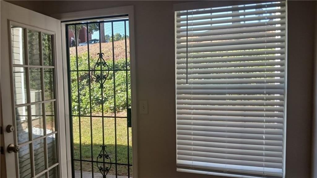 5677 Wind Gate Ln - Photo 4 of 27