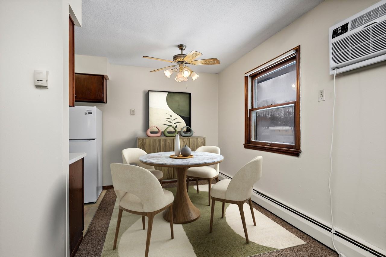 Kings Manor Apartments - Photo 4 of 22