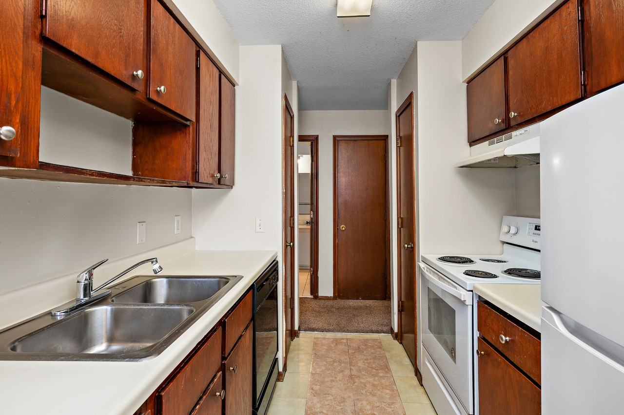 Kings Manor Apartments - Photo 6 of 22