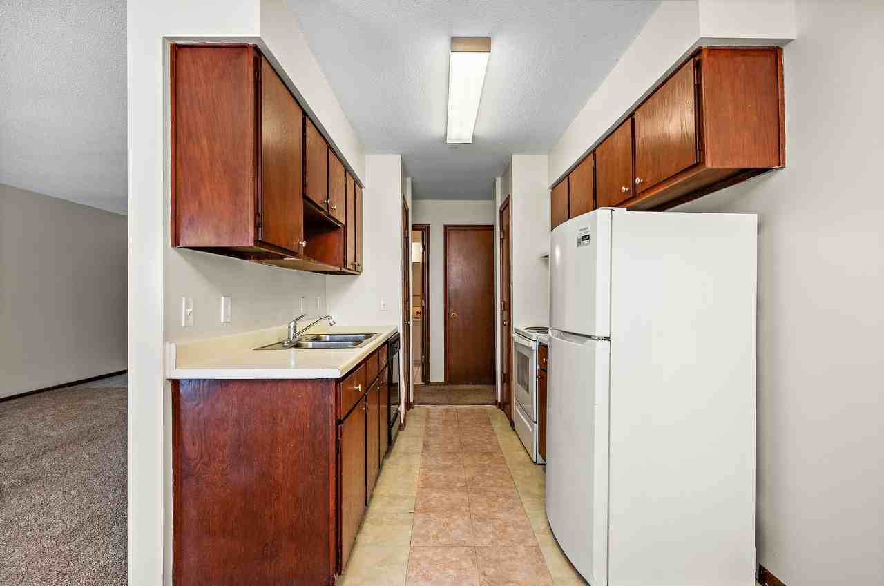 Kings Manor Apartments - Photo 7 of 22