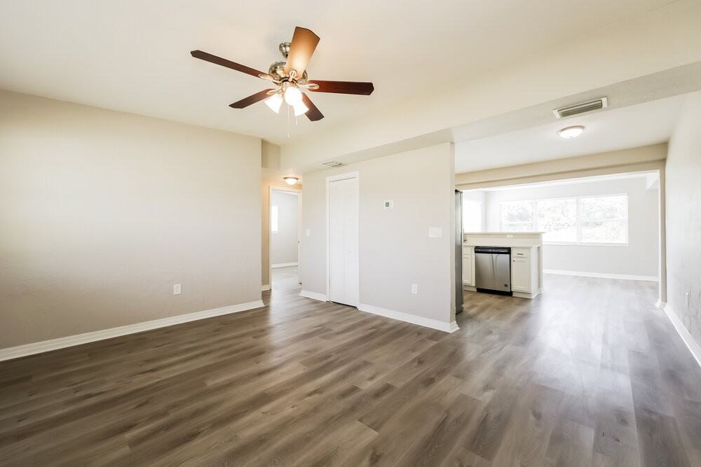 1412 Brookhill Dr - Photo 3 of 16