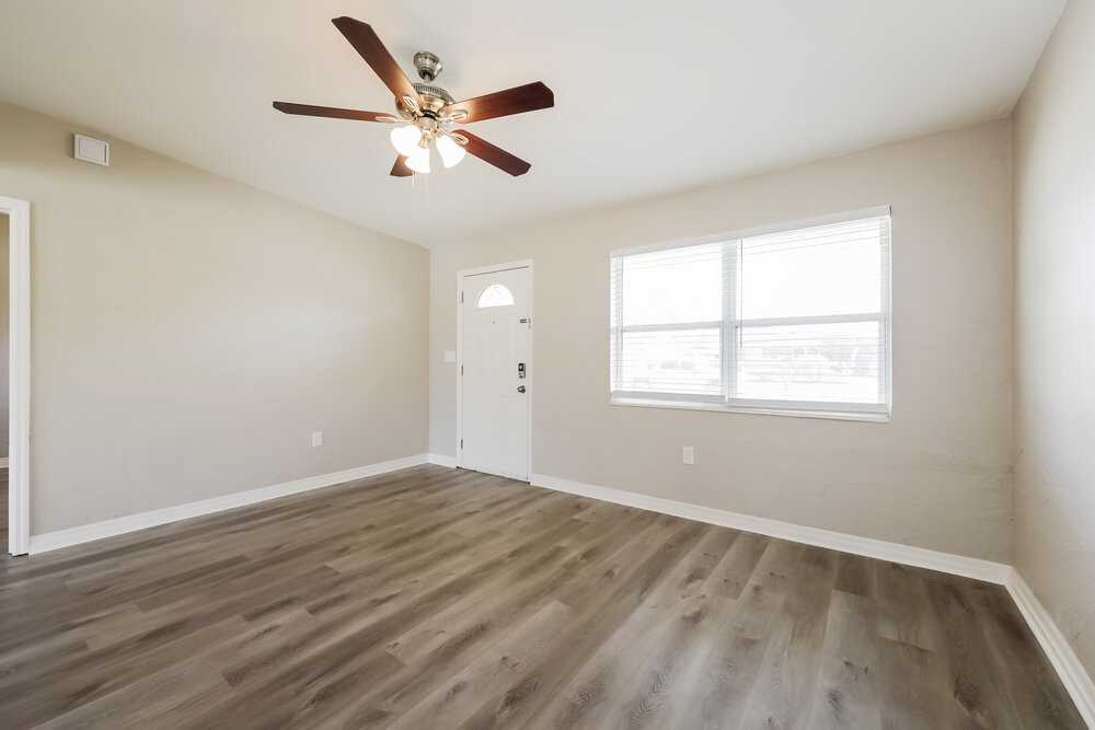 1412 Brookhill Dr - Photo 4 of 16