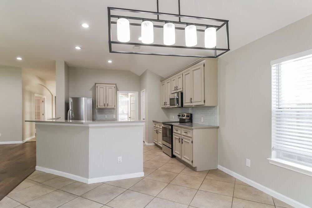 15830 Mossy Shores Ct - Photo 5 of 16