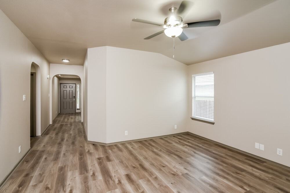 316 Hummingbird Dr - Photo 4 of 16