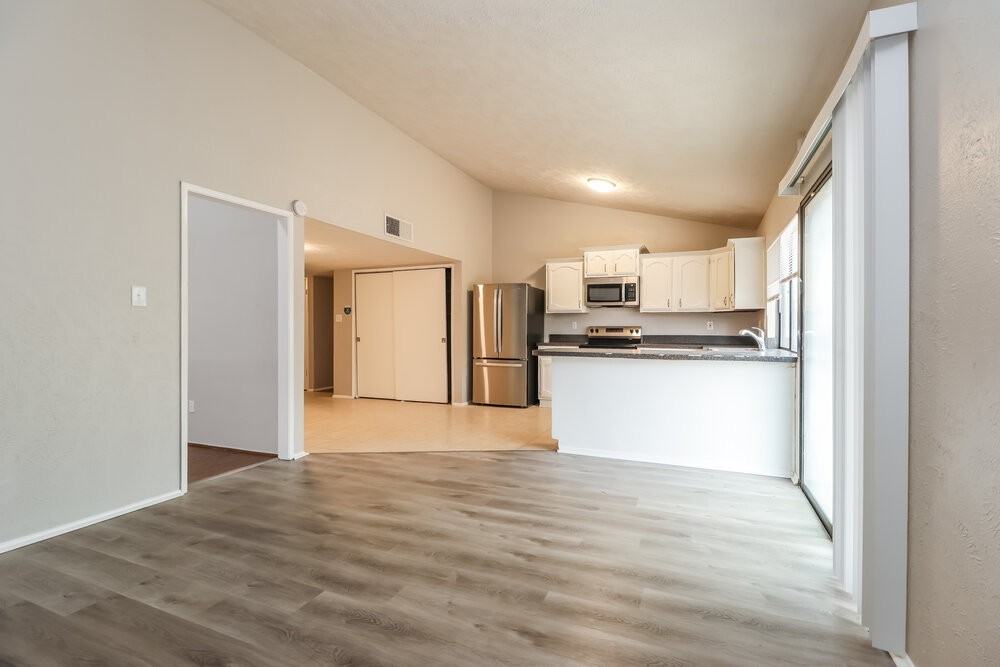 22730 Hawkwood Dr - Photo 7 of 16