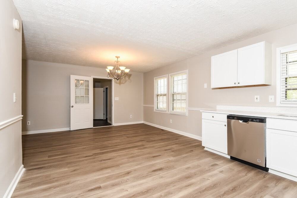 6390 Queens Rd - Photo 4 of 17