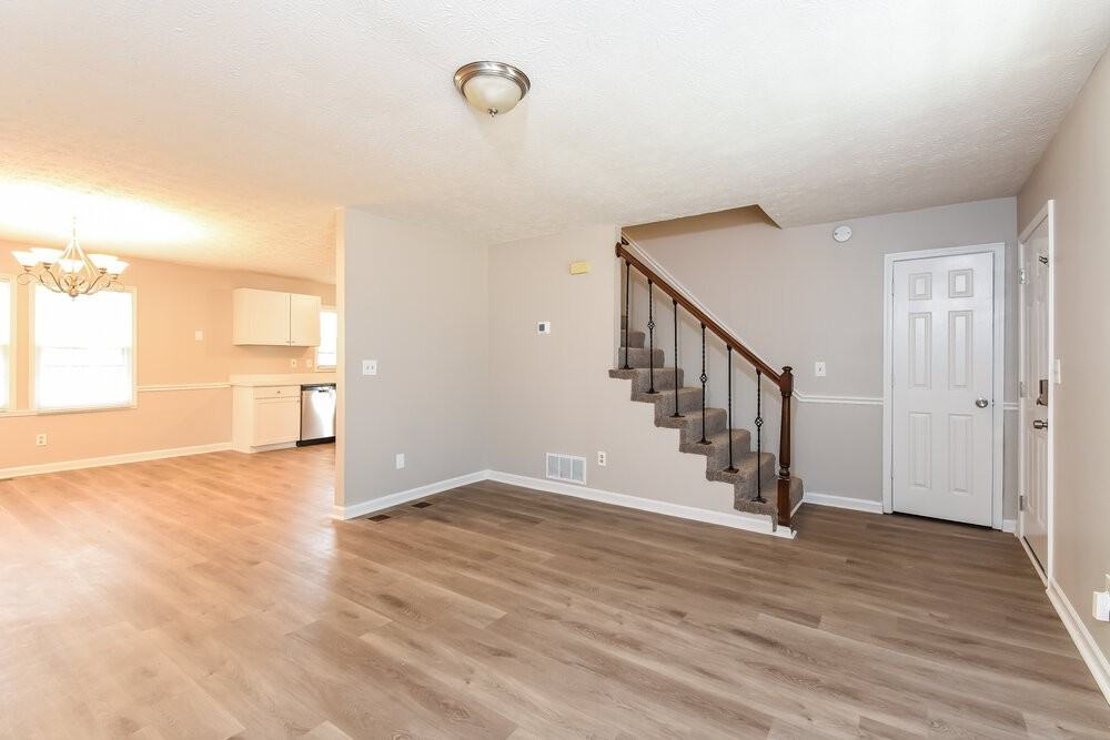 6390 Queens Rd - Photo 6 of 17