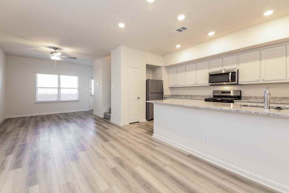 226 Marsh Ln - Photo 7 of 17