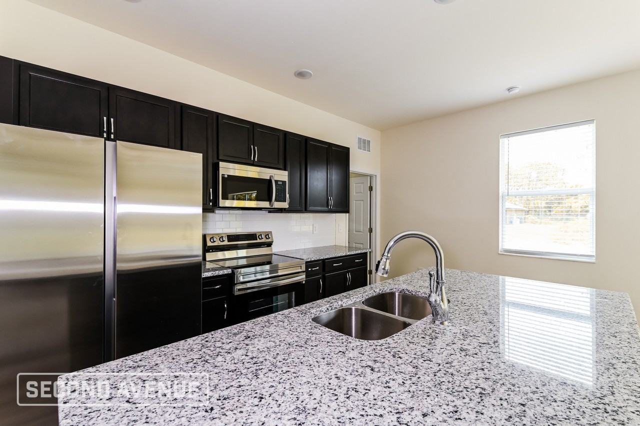 2230 Jeannin Dr - Photo 5 of 26