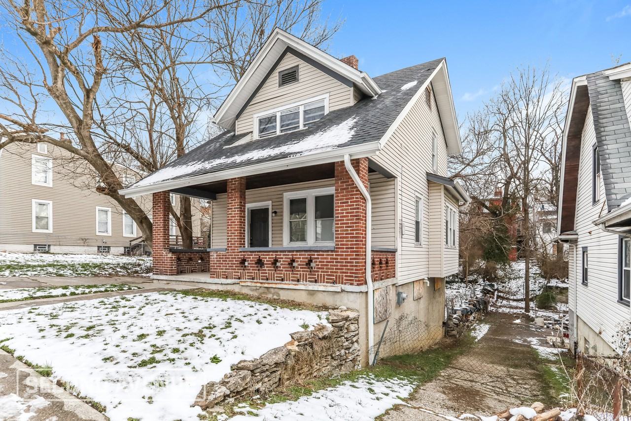 922 Wells St - Photo 2 of 25