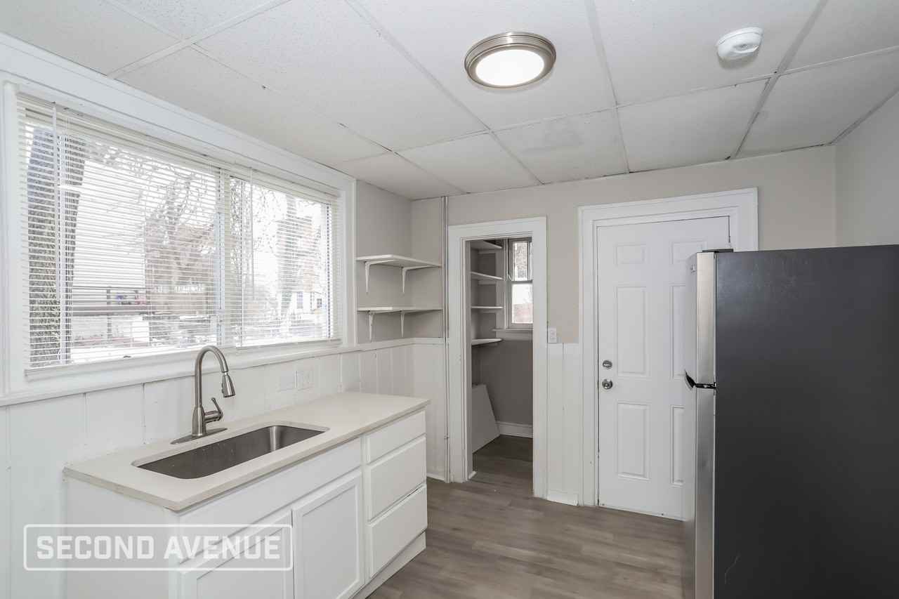 922 Wells St - Photo 5 of 25