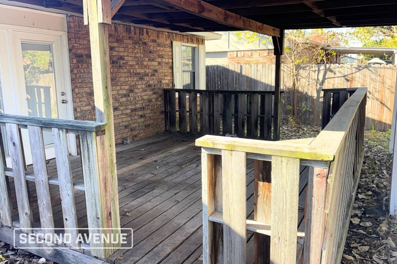 416 Woodcrest Way - Photo 2 of 16