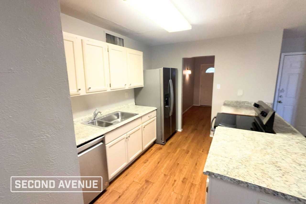 416 Woodcrest Way - Photo 7 of 16