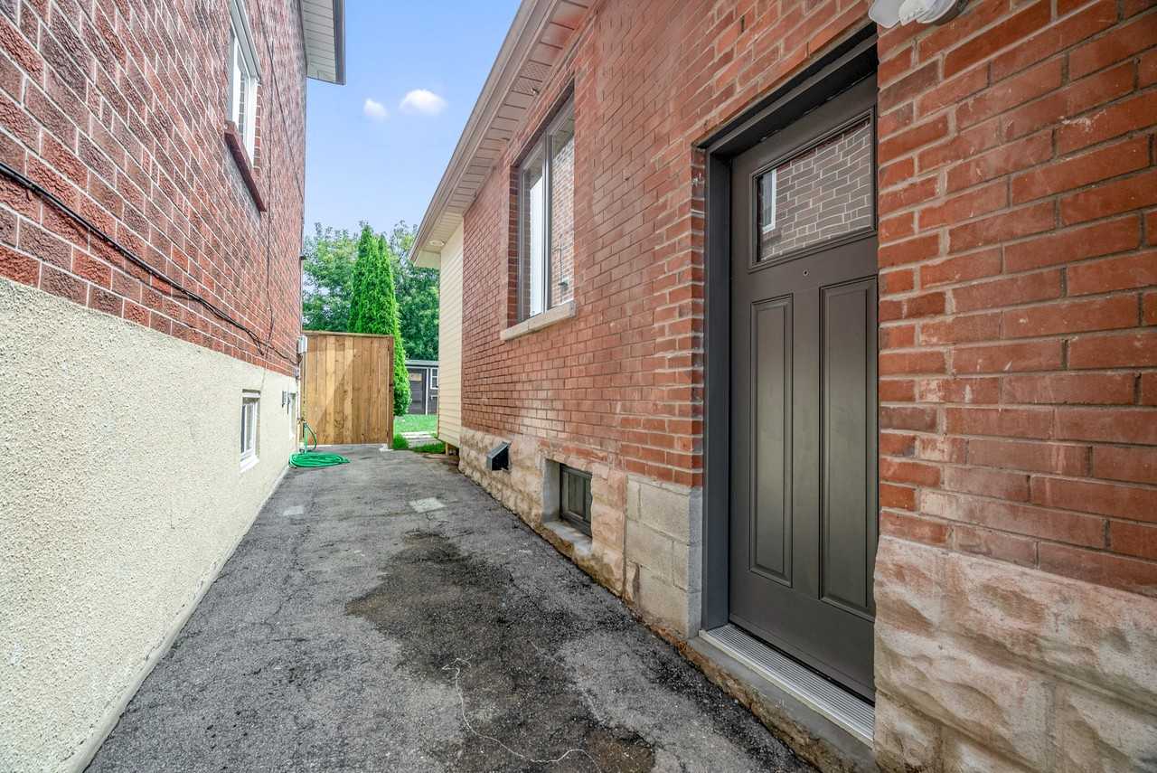 25 Chamberlain Avenue - Photo 4 of 29