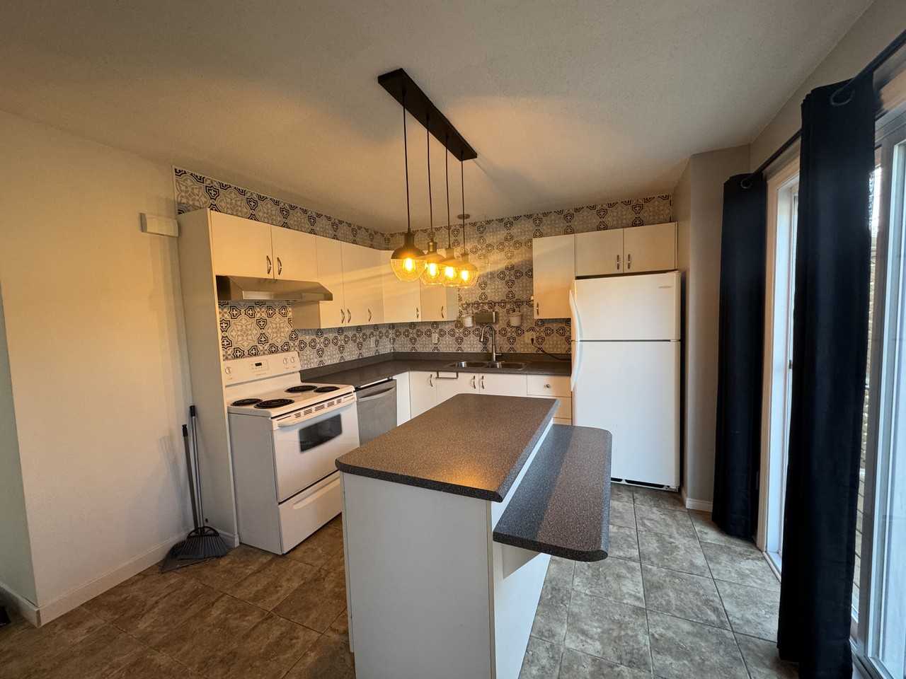 1683 Rue Joanette - Photo 4 of 21