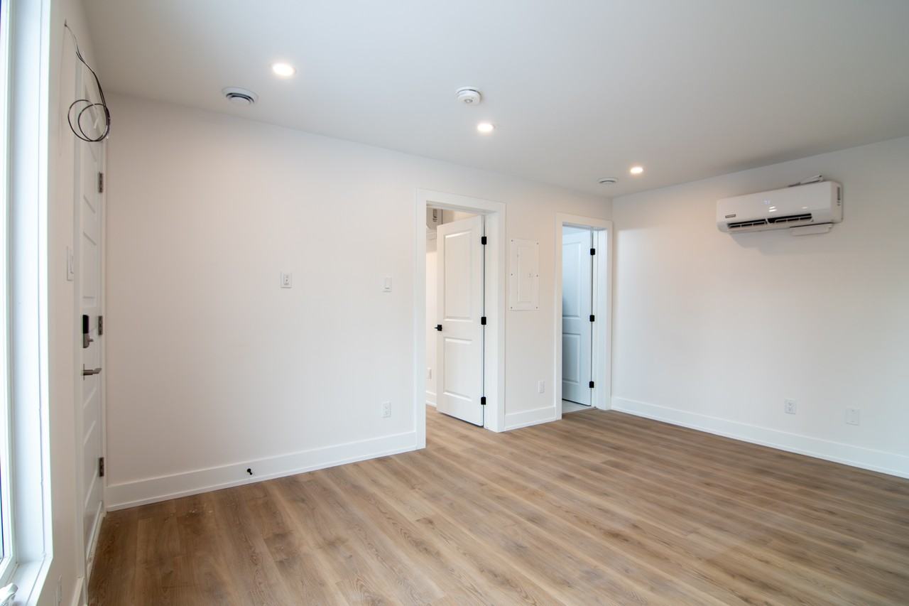 142 Living - Photo 2 of 19