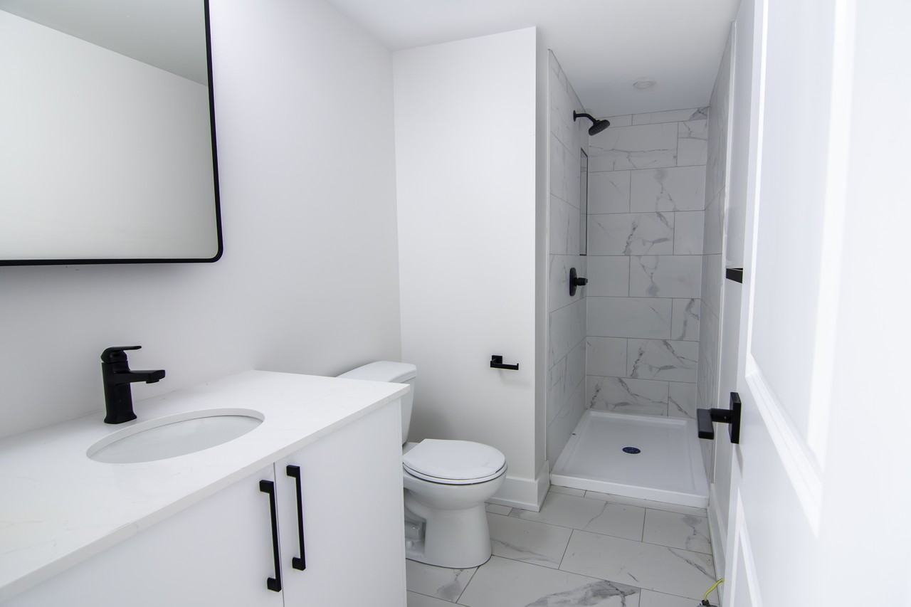 142 Living - Photo 6 of 19