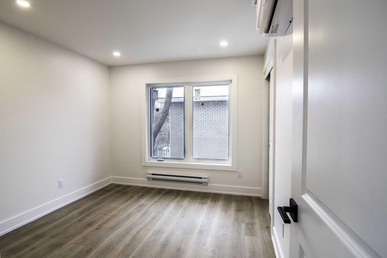 142 Living - Photo 7 of 19