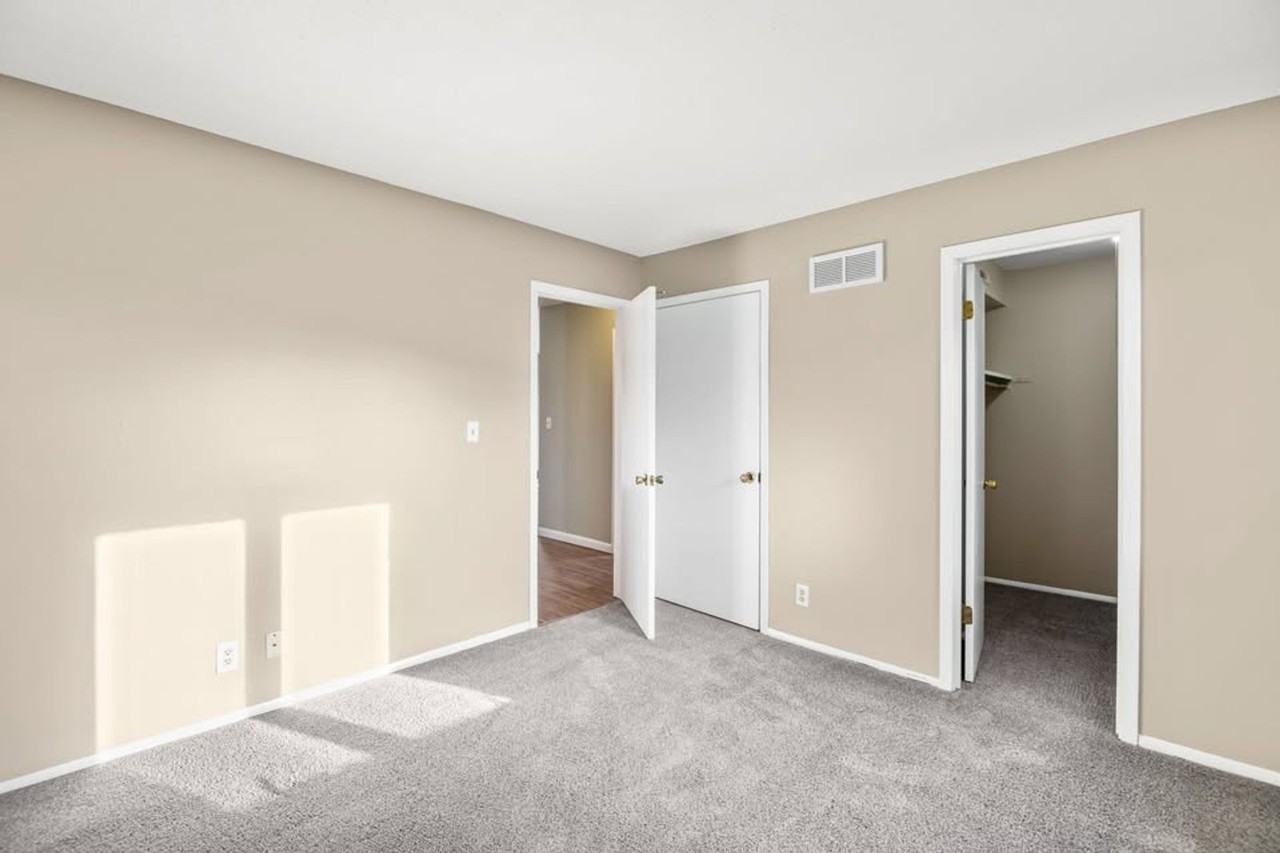 Stratford Apartments - Photo 5 of 33