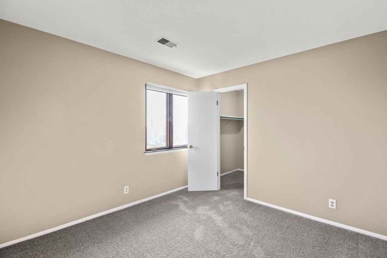 Stratford Apartments - Photo 7 of 33