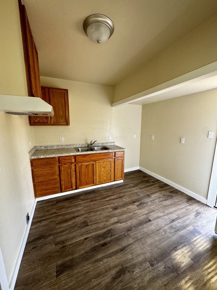 544 Calumet Avenue - Photo 5 of 11