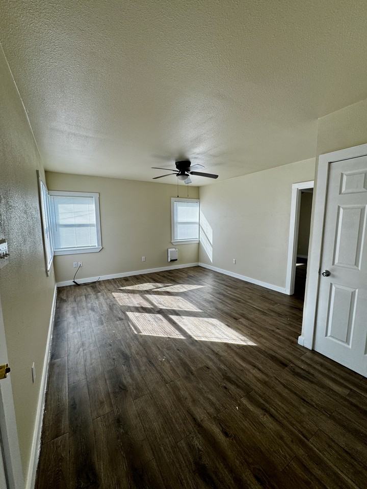 544 Calumet Avenue - Photo 4 of 11