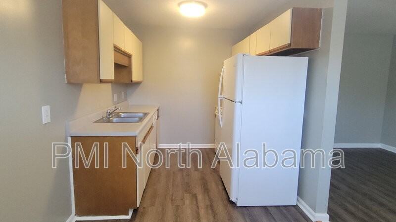 4421 Bonnell Dr Nw #7 - Photo 5 of 12