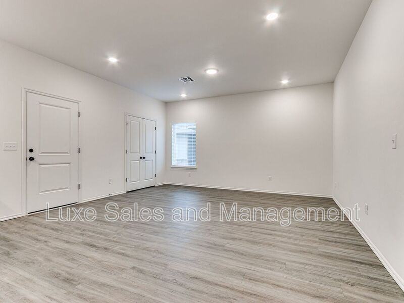 8024 Nw 110th Dr - Photo 3 of 29