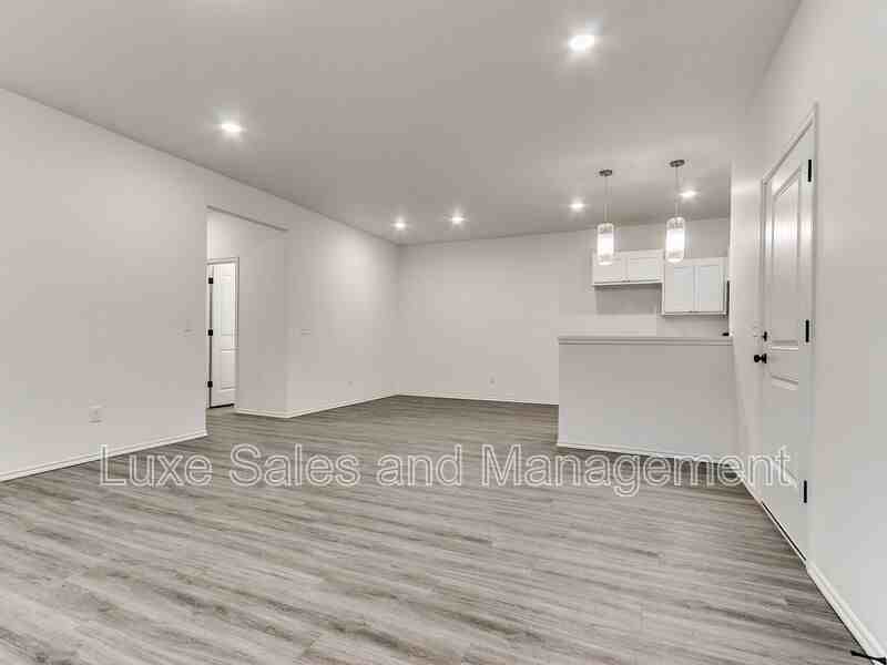 8024 Nw 110th Dr - Photo 4 of 29