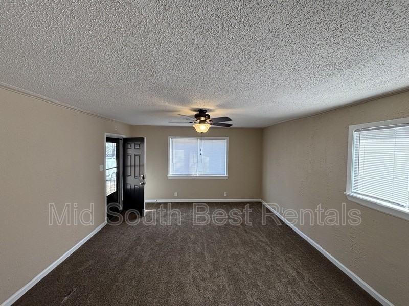 3136 Center St - Photo 3 of 14