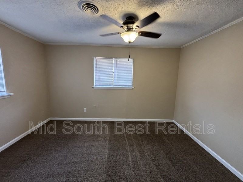 3136 Center St - Photo 5 of 14