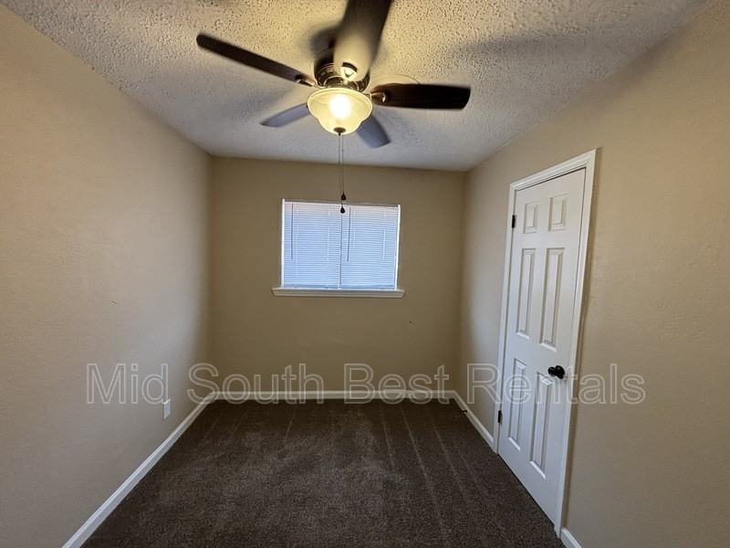 3136 Center St - Photo 7 of 14