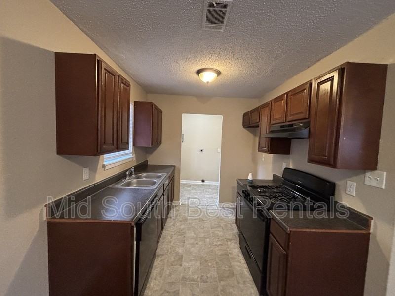 4020 Gilman St - Photo 4 of 12