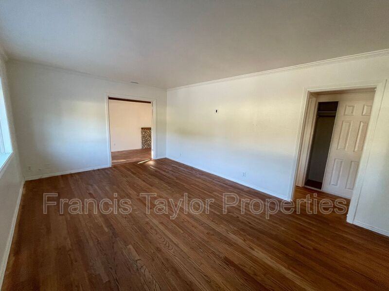 551 N Citrus Ave - Photo 3 of 18