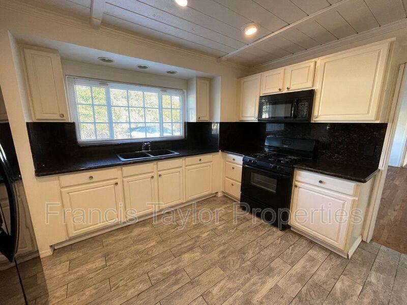 551 N Citrus Ave - Photo 6 of 18