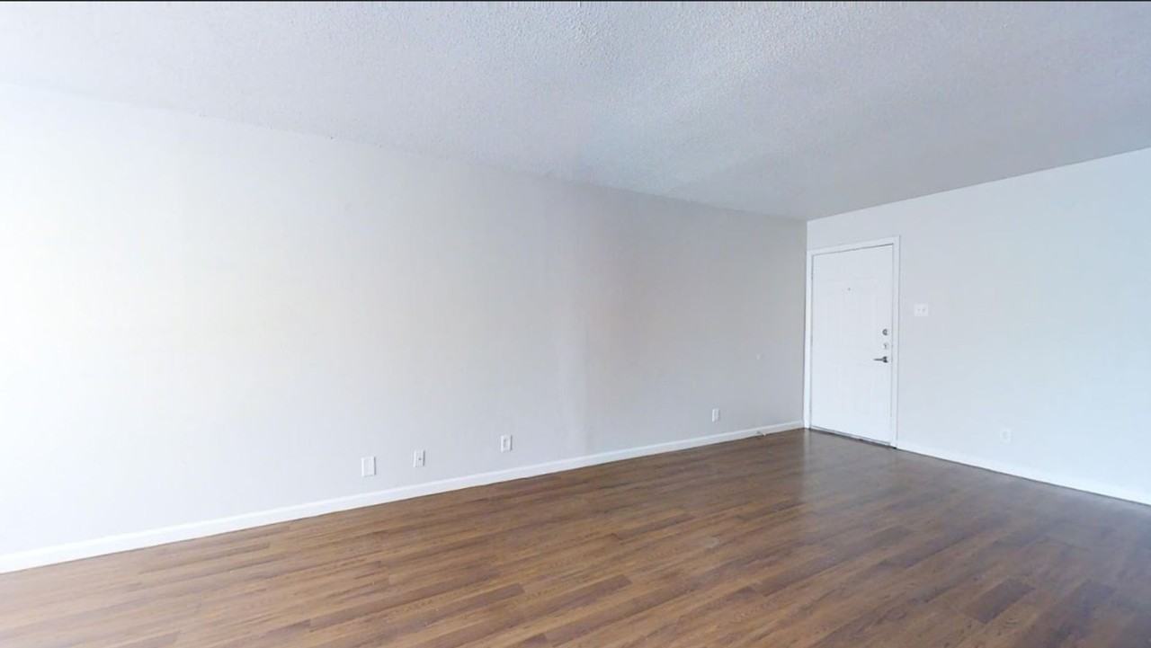 Tesoro Bonita - Photo 5 of 25