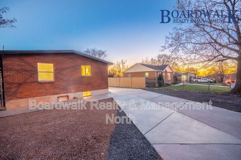 1287 Douglas St #2 - Photo 3 of 18