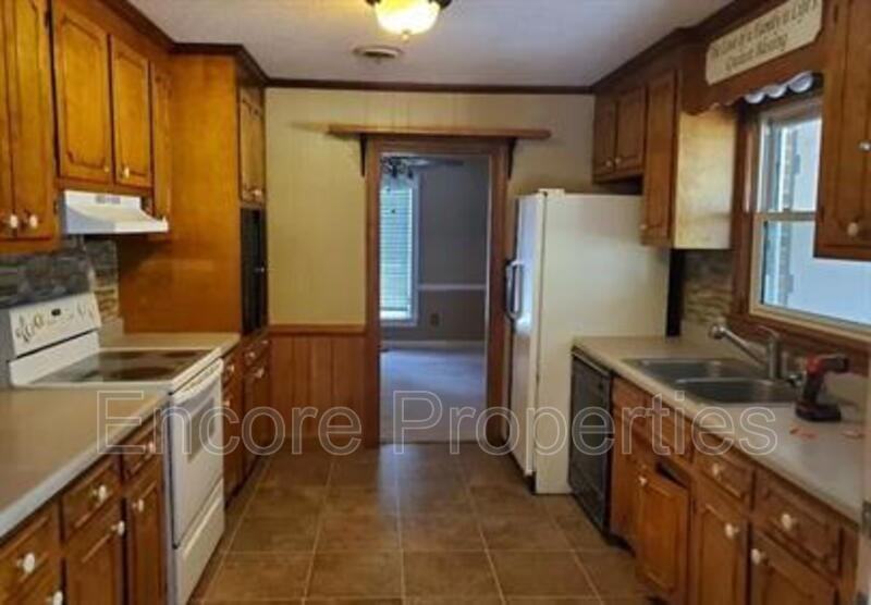 1916 S Main St - Photo 2 of 13